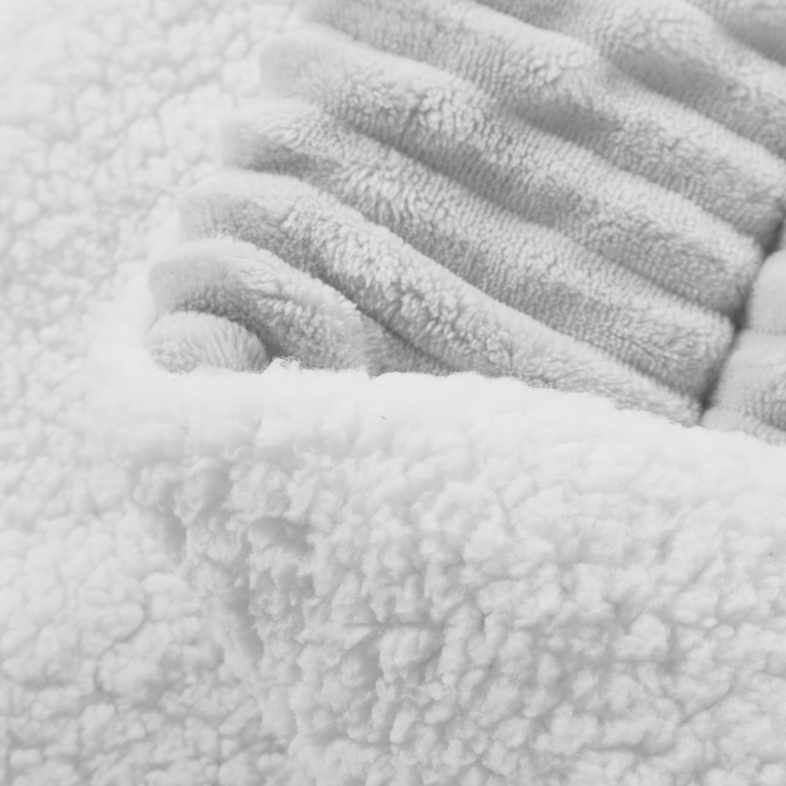 04 ACOLCHADO MOLLIS_GRIS CLARO